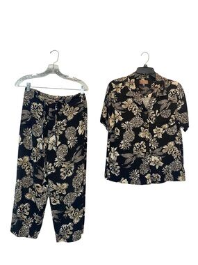 TIKI REEF CLUB Women Petite Black & Cream Floral Capri set PM Blouse & PS Pants